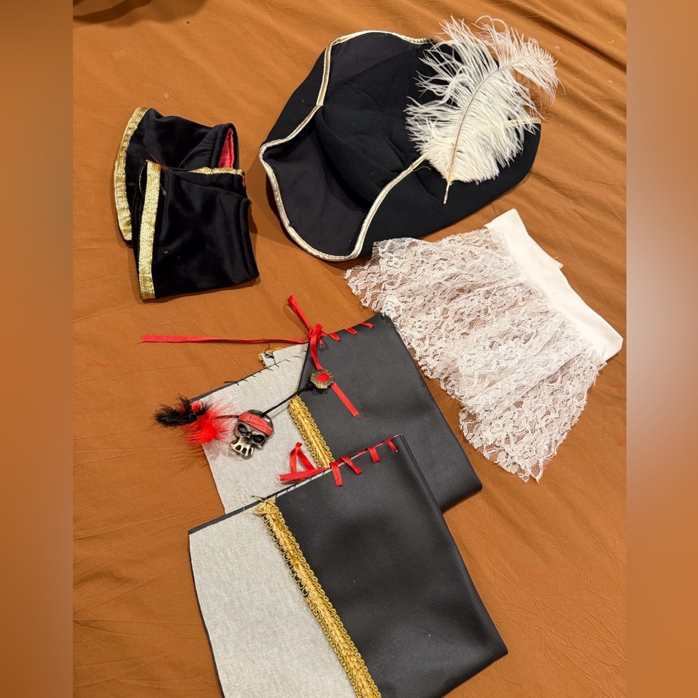Black and Gold Pirate Costume Set for woman.